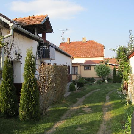 Penzion Bulhary S Vinnym Sklepem Dış mekan fotoğraf