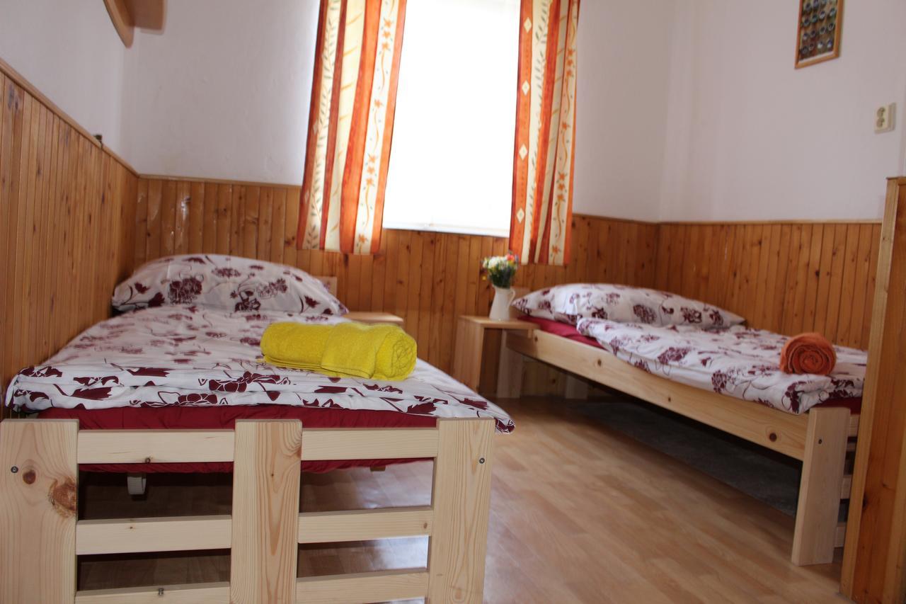 Penzion Bulhary S Vinnym Sklepem Dış mekan fotoğraf